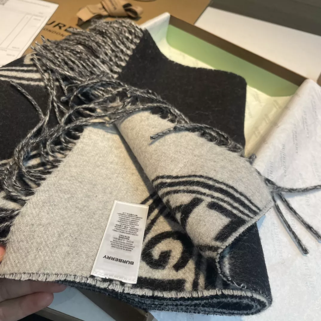 WellDesigned 7585 Burberry Scarf For Women