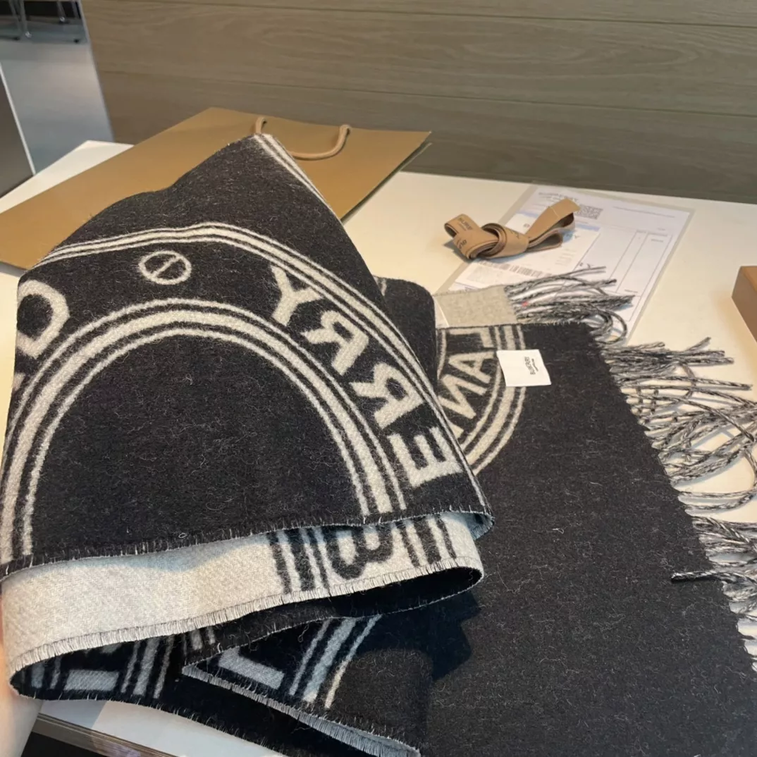 WellDesigned 7585 Burberry Scarf For Women