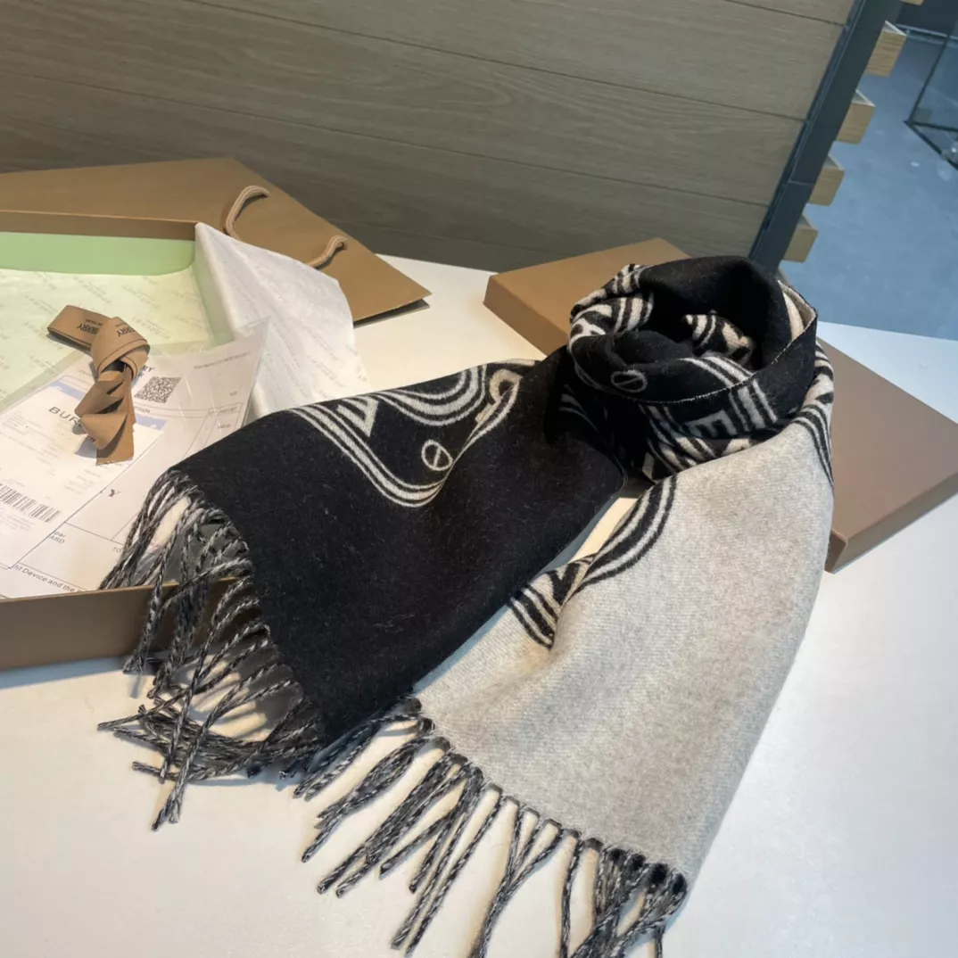 WellDesigned 7585 Burberry Scarf For Women