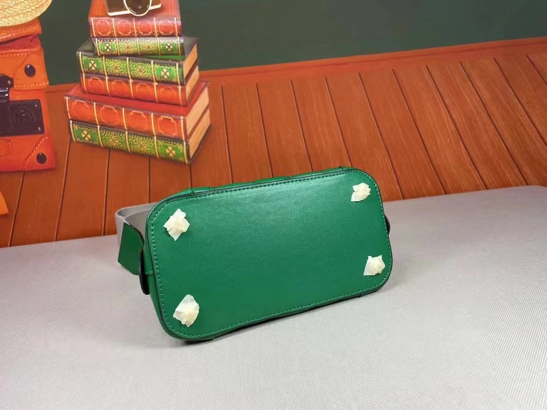 WellDesigned 7740 Gucci AAA Quality Messenger Bags For Women
