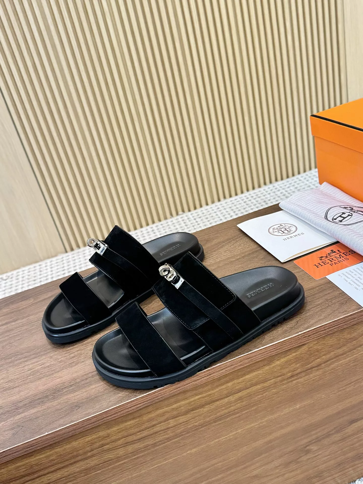 WellDesigned 7787 Hermes Slippers For Men