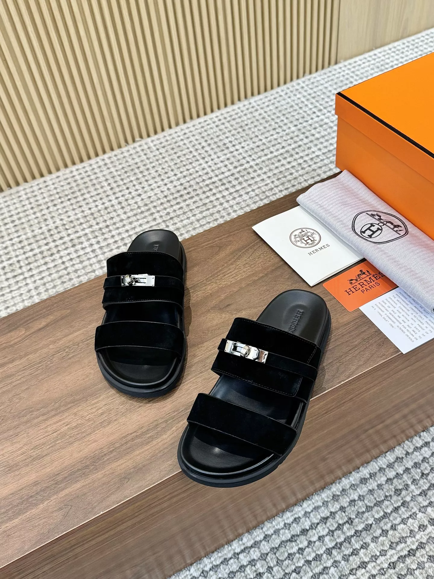 WellDesigned 7787 Hermes Slippers For Men