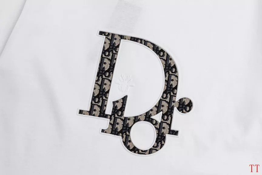WellDesigned 7792 Christian Dior T-Shirts Short Sleeved For Unisex