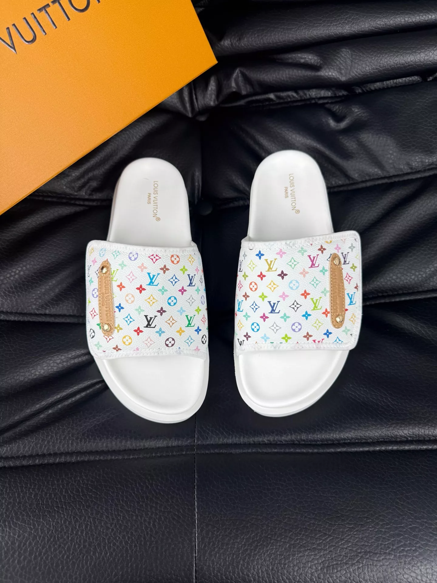 WellDesigned 7798 Louis Vuitton Slippers For Men