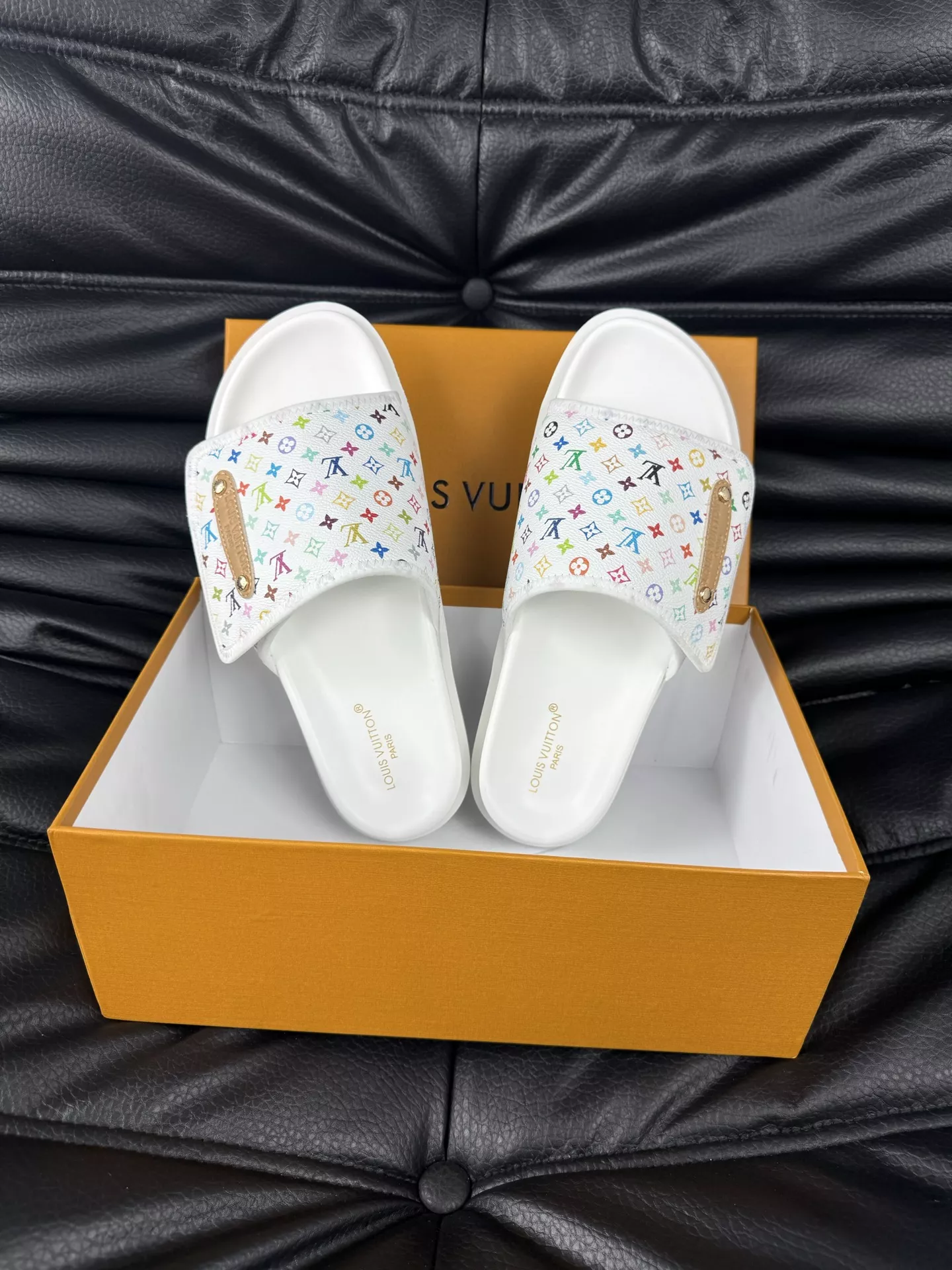 WellDesigned 7798 Louis Vuitton Slippers For Men
