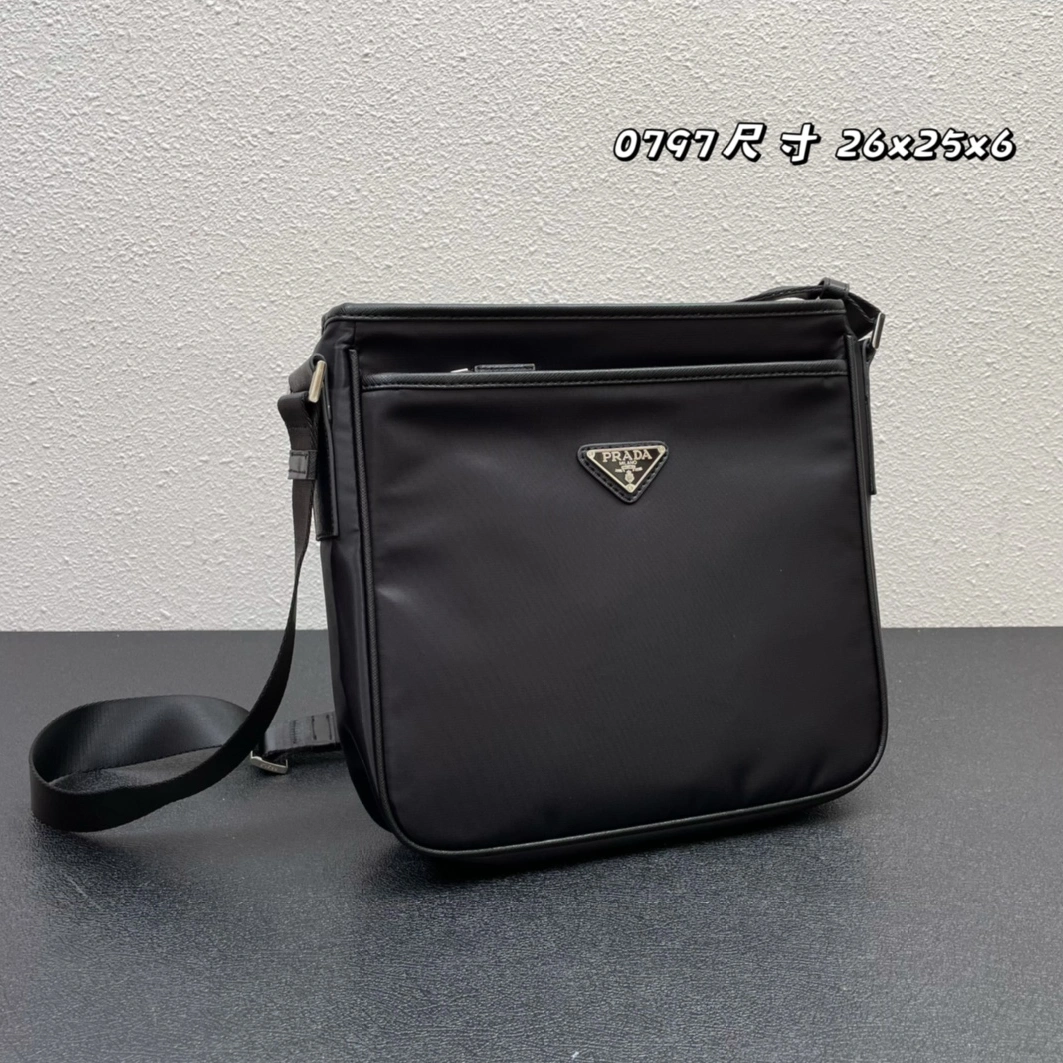 WellDesigned 7842 Prada AAA Man Messenger Bags