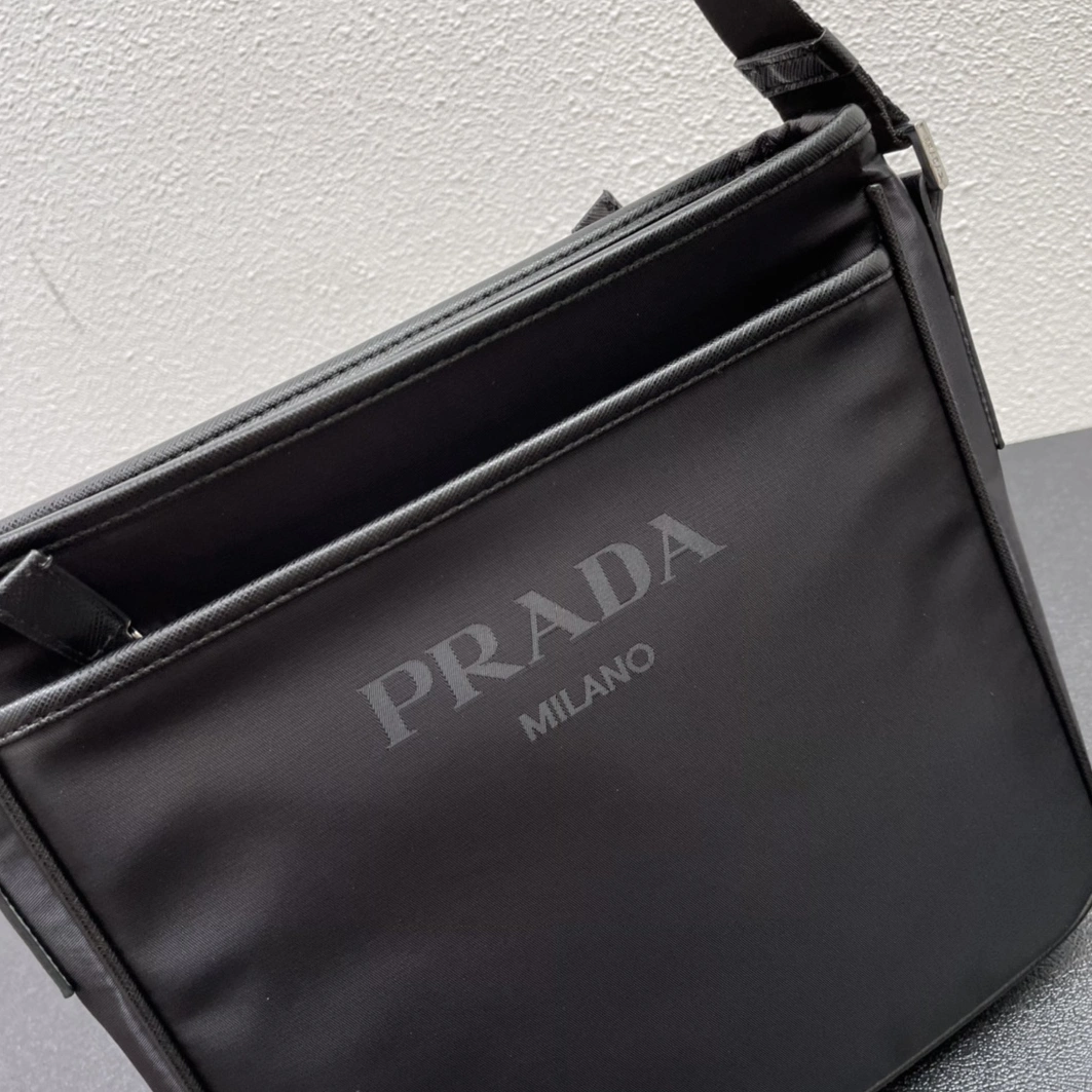 WellDesigned 7842 Prada AAA Man Messenger Bags