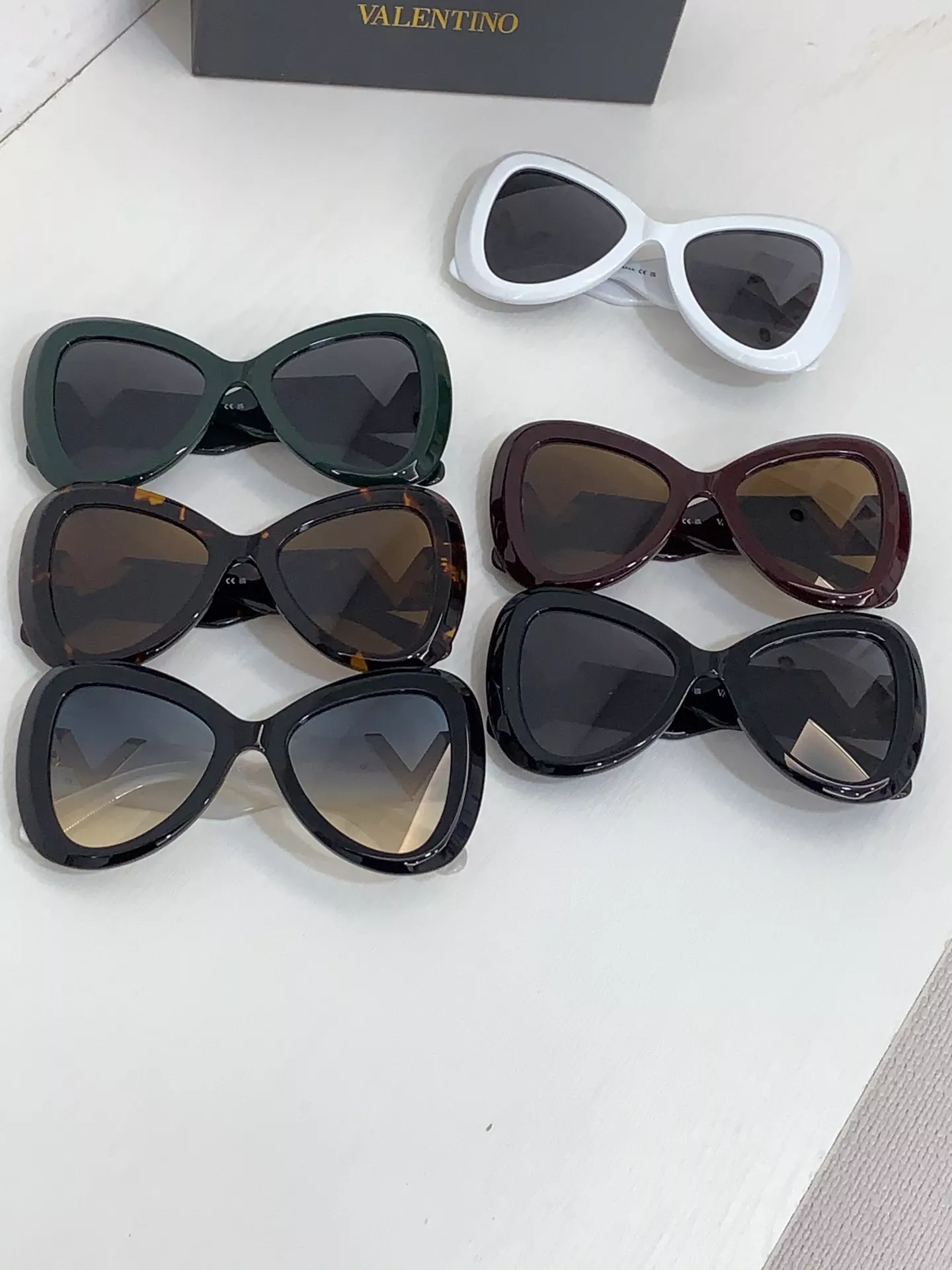 WellDesigned 7886 Valentino AAA Quality Sunglasses