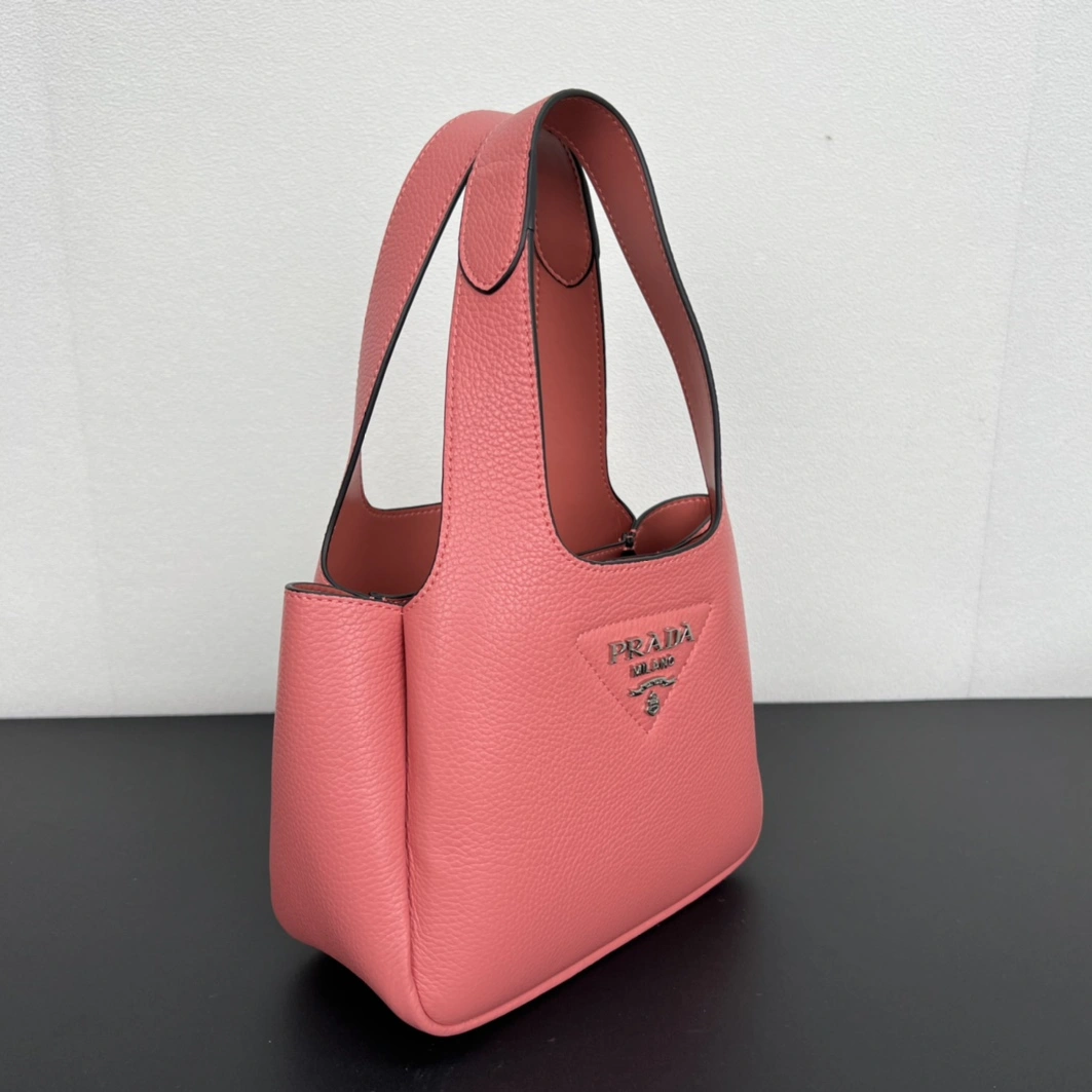 WellDesigned 7904 Prada AAA Quality Handbags For Women