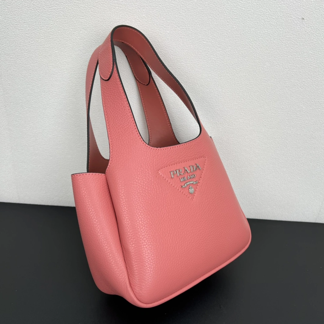 WellDesigned 7904 Prada AAA Quality Handbags For Women