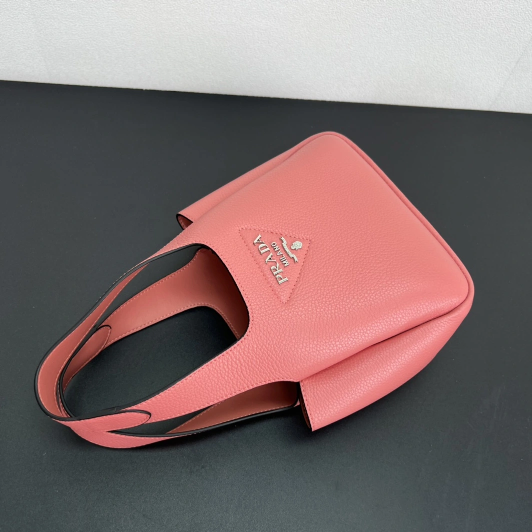 WellDesigned 7904 Prada AAA Quality Handbags For Women