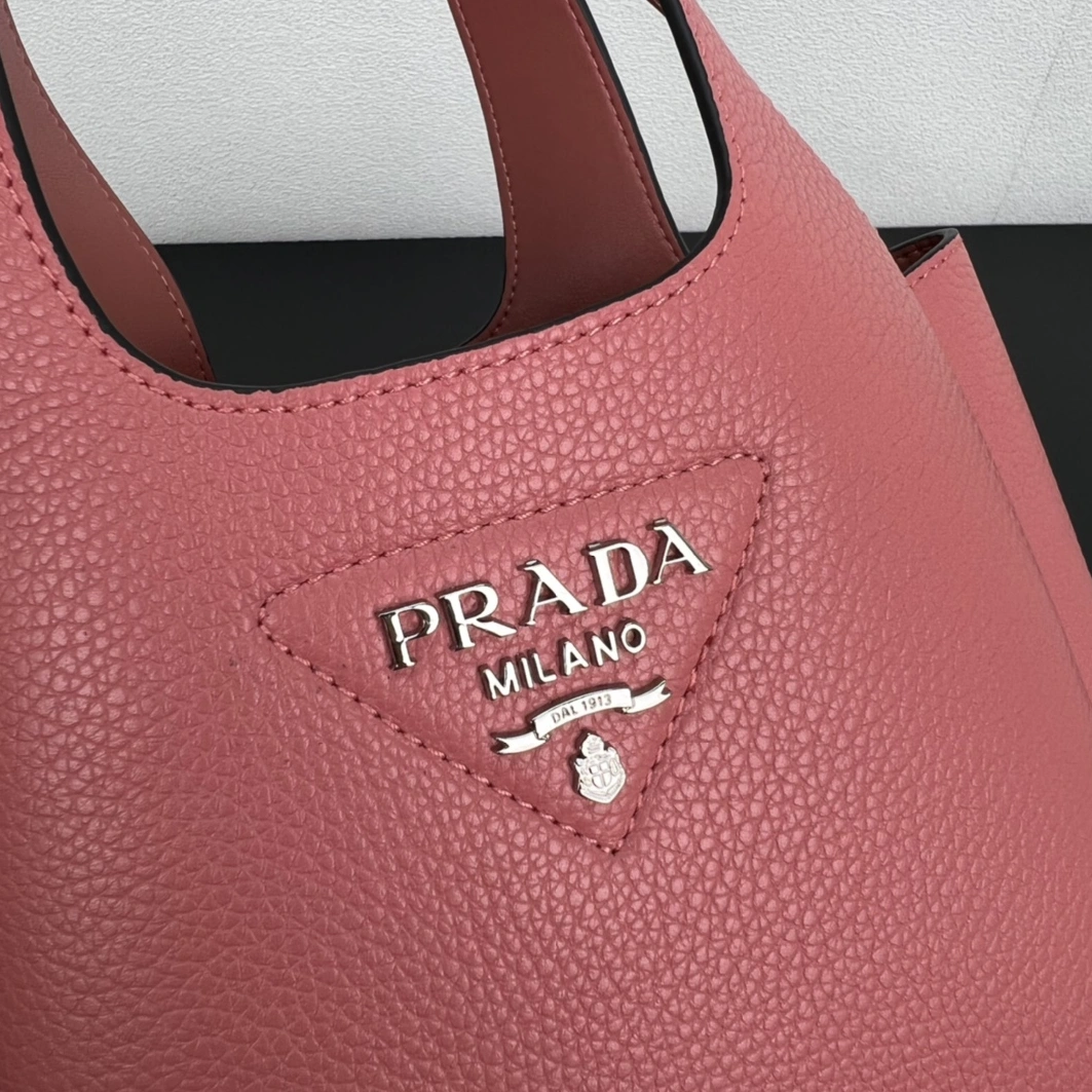 WellDesigned 7904 Prada AAA Quality Handbags For Women