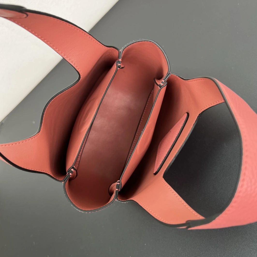WellDesigned 7904 Prada AAA Quality Handbags For Women