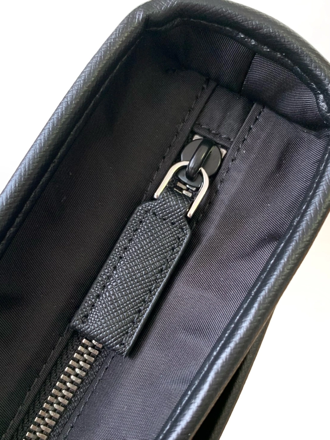 WellDesigned 8064 Prada AAA Man Messenger Bags