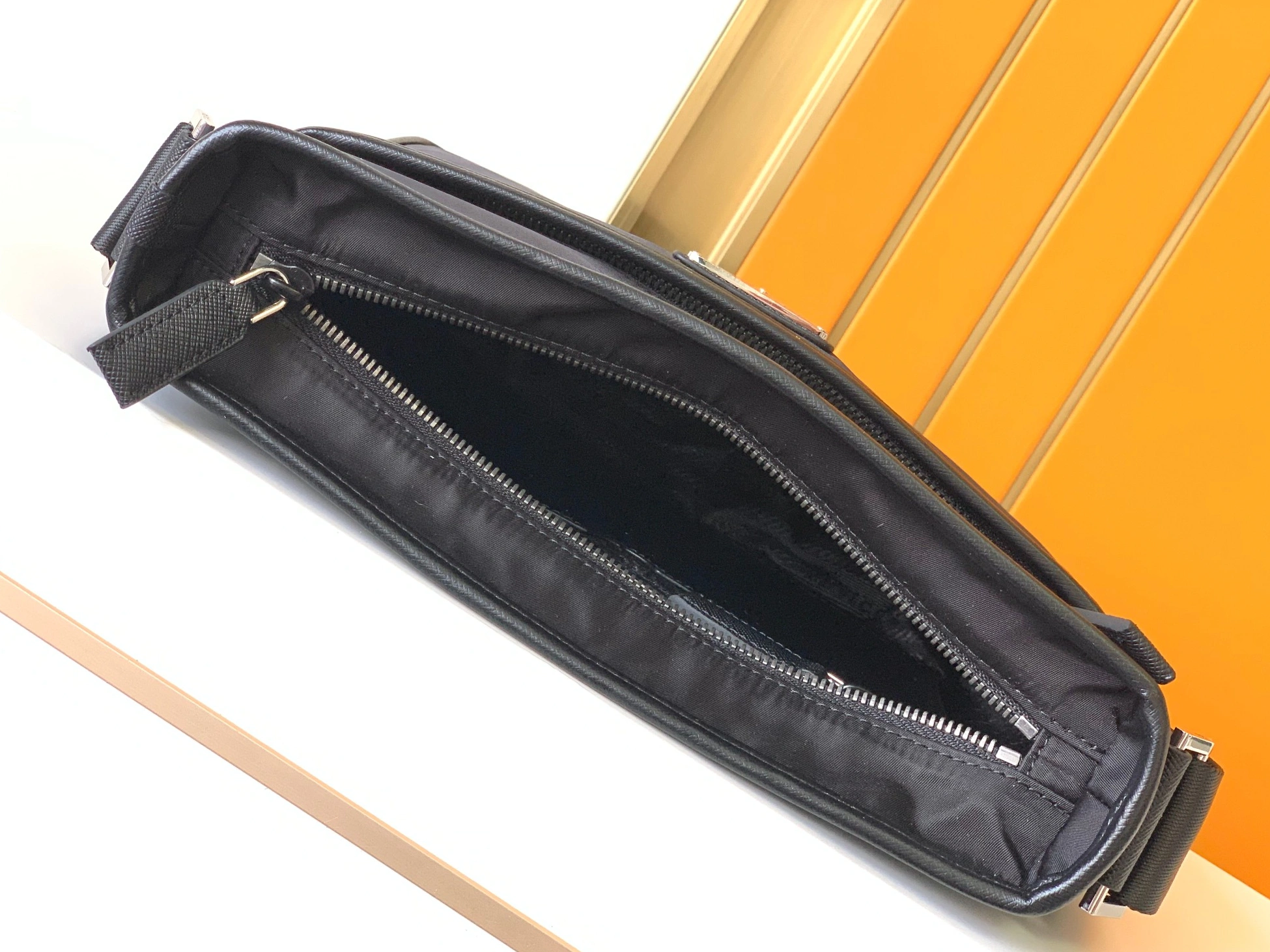 WellDesigned 8064 Prada AAA Man Messenger Bags