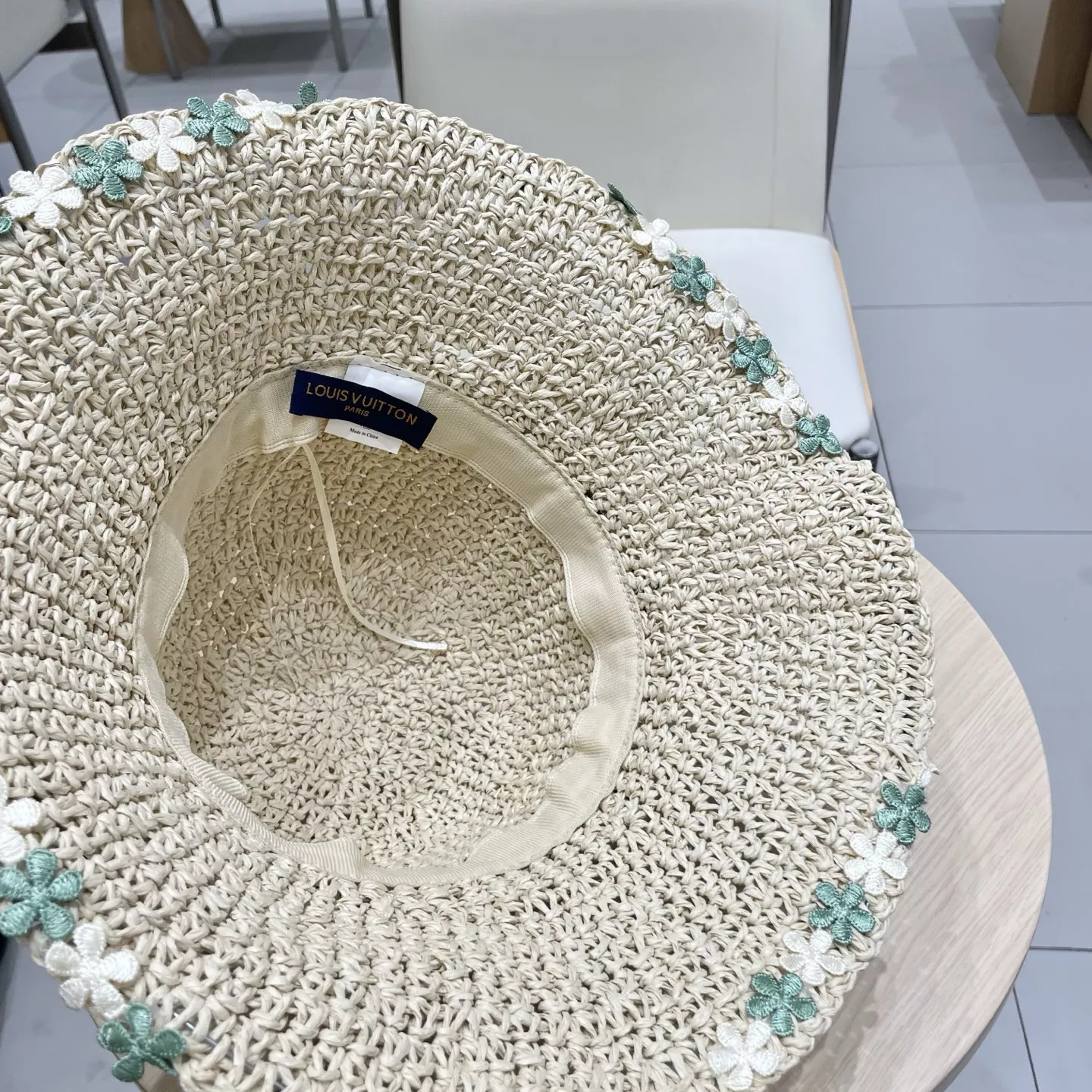 WellDesigned 8126 Louis Vuitton LV Caps