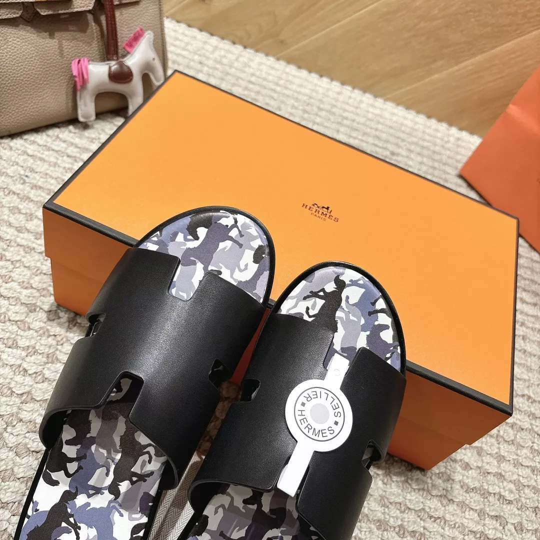 WellDesigned 8180 Hermes Slippers For Men