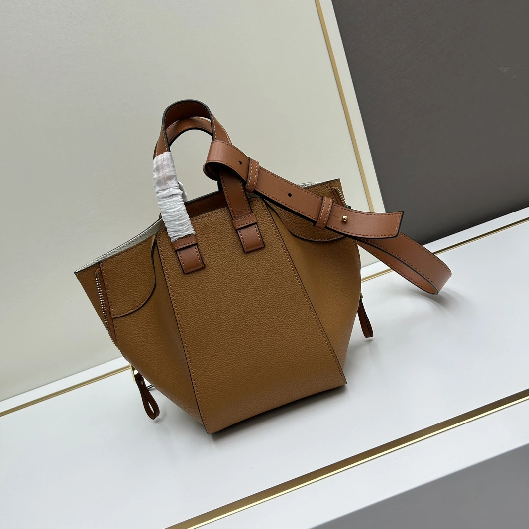 WellDesigned 8369 LOEWE AAA Quality Handbags For Women