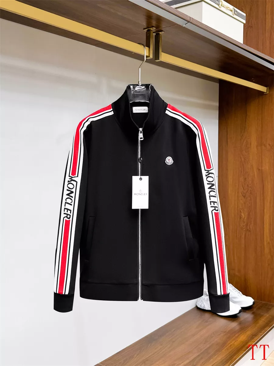 WellDesigned 8424 Moncler Tracksuits Long Sleeved For Men