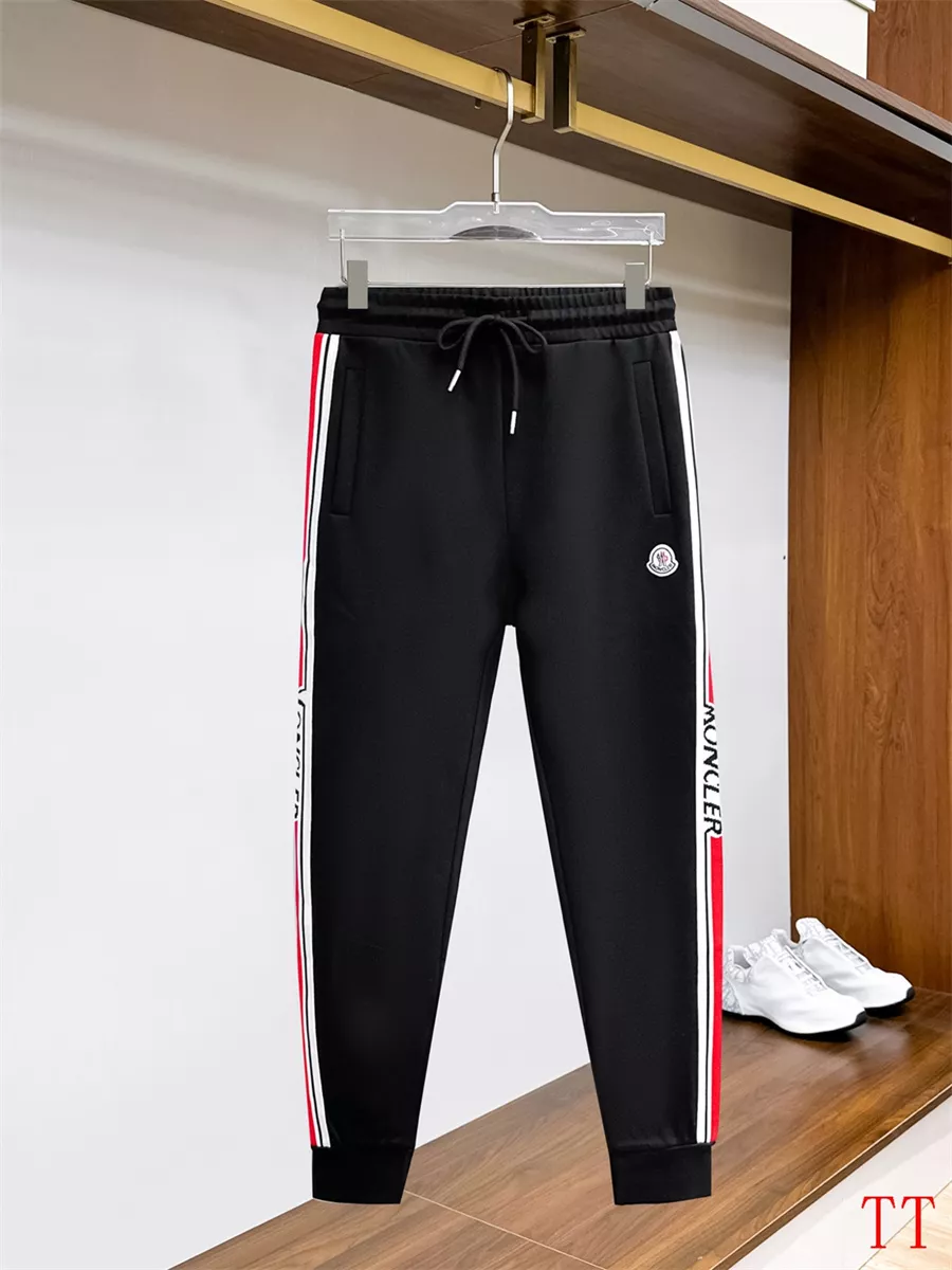 WellDesigned 8424 Moncler Tracksuits Long Sleeved For Men