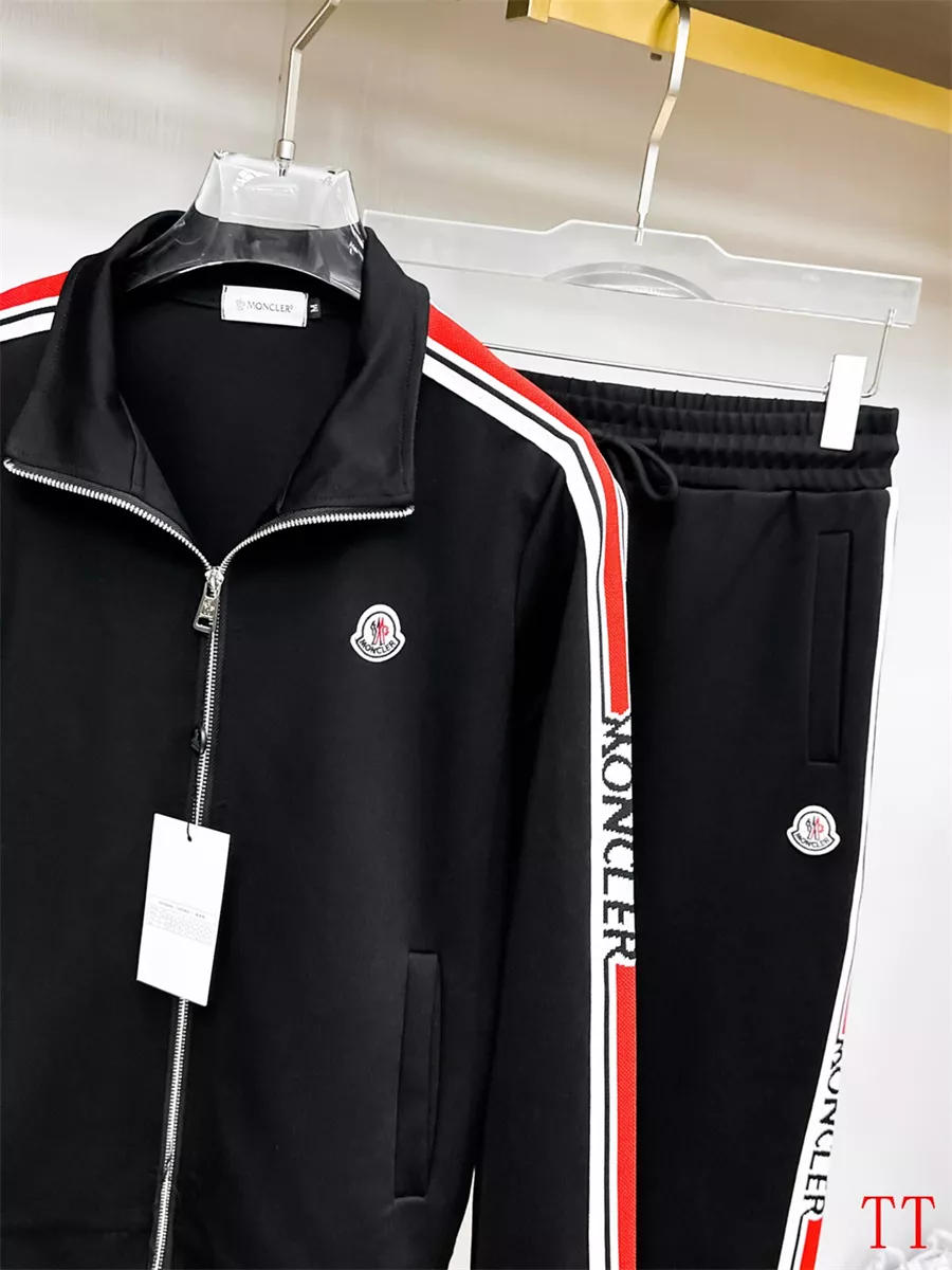 WellDesigned 8424 Moncler Tracksuits Long Sleeved For Men