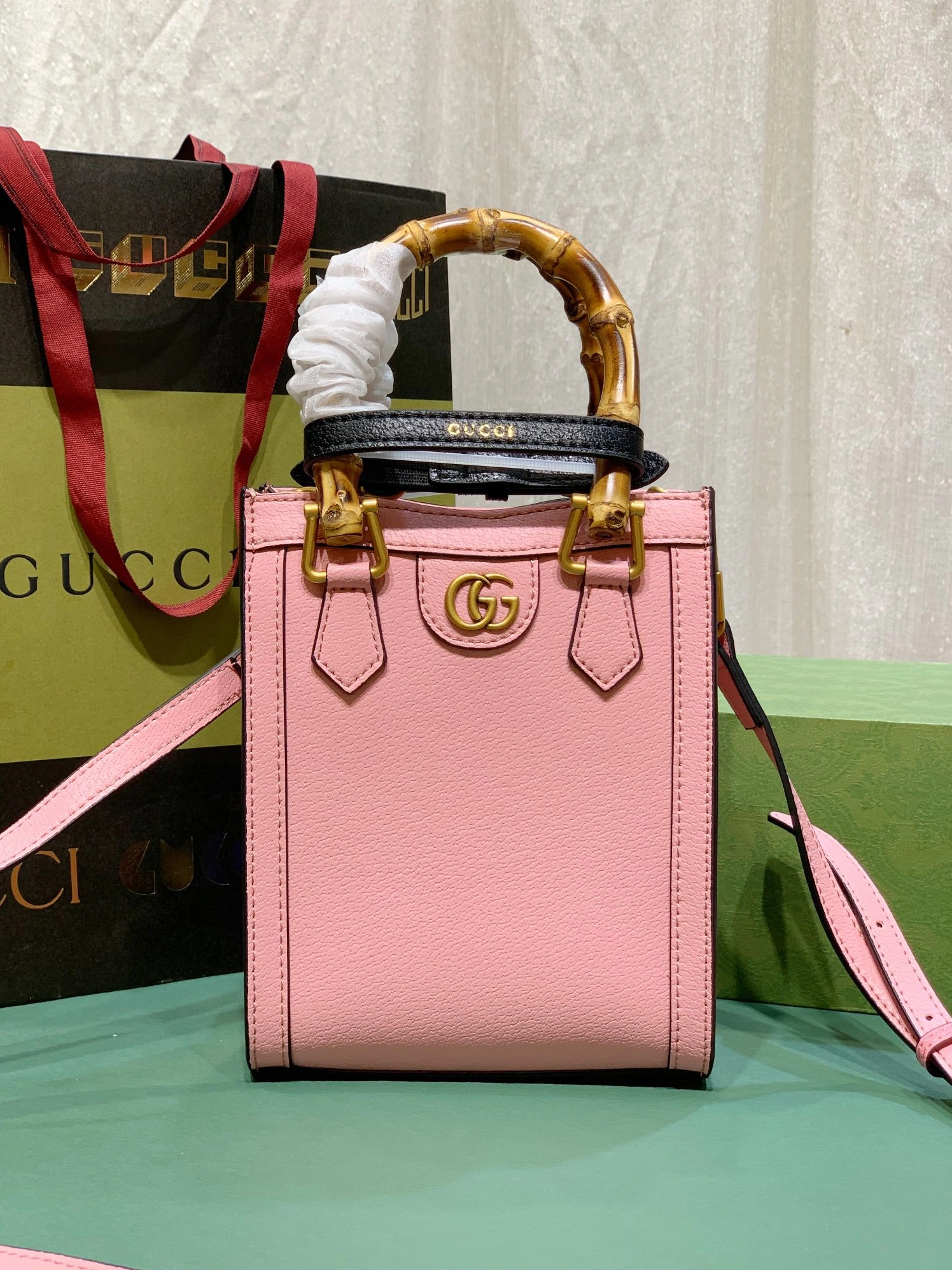 WellDesigned 8441 Gucci AAA Quality Handbags For Women