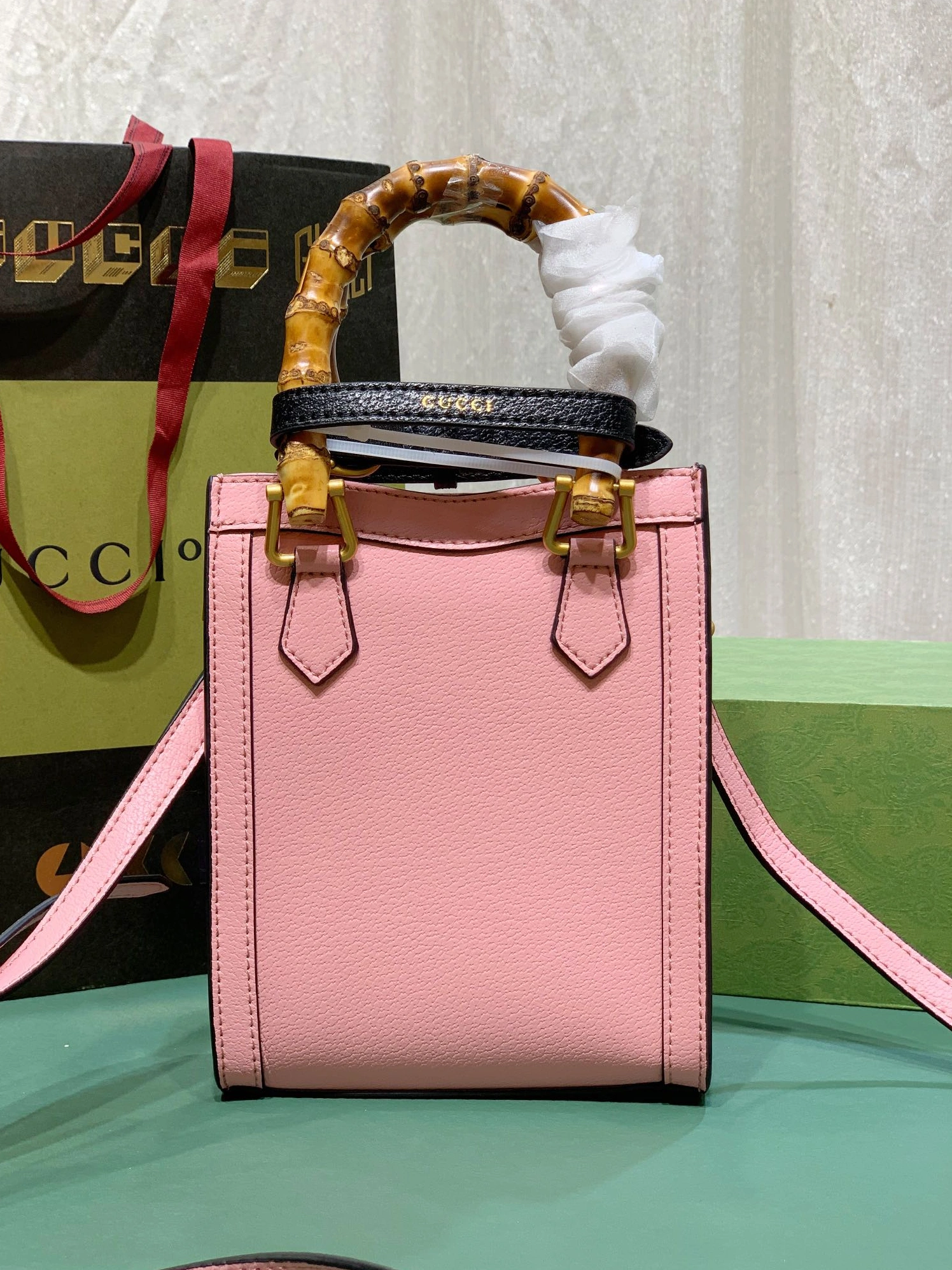 WellDesigned 8441 Gucci AAA Quality Handbags For Women