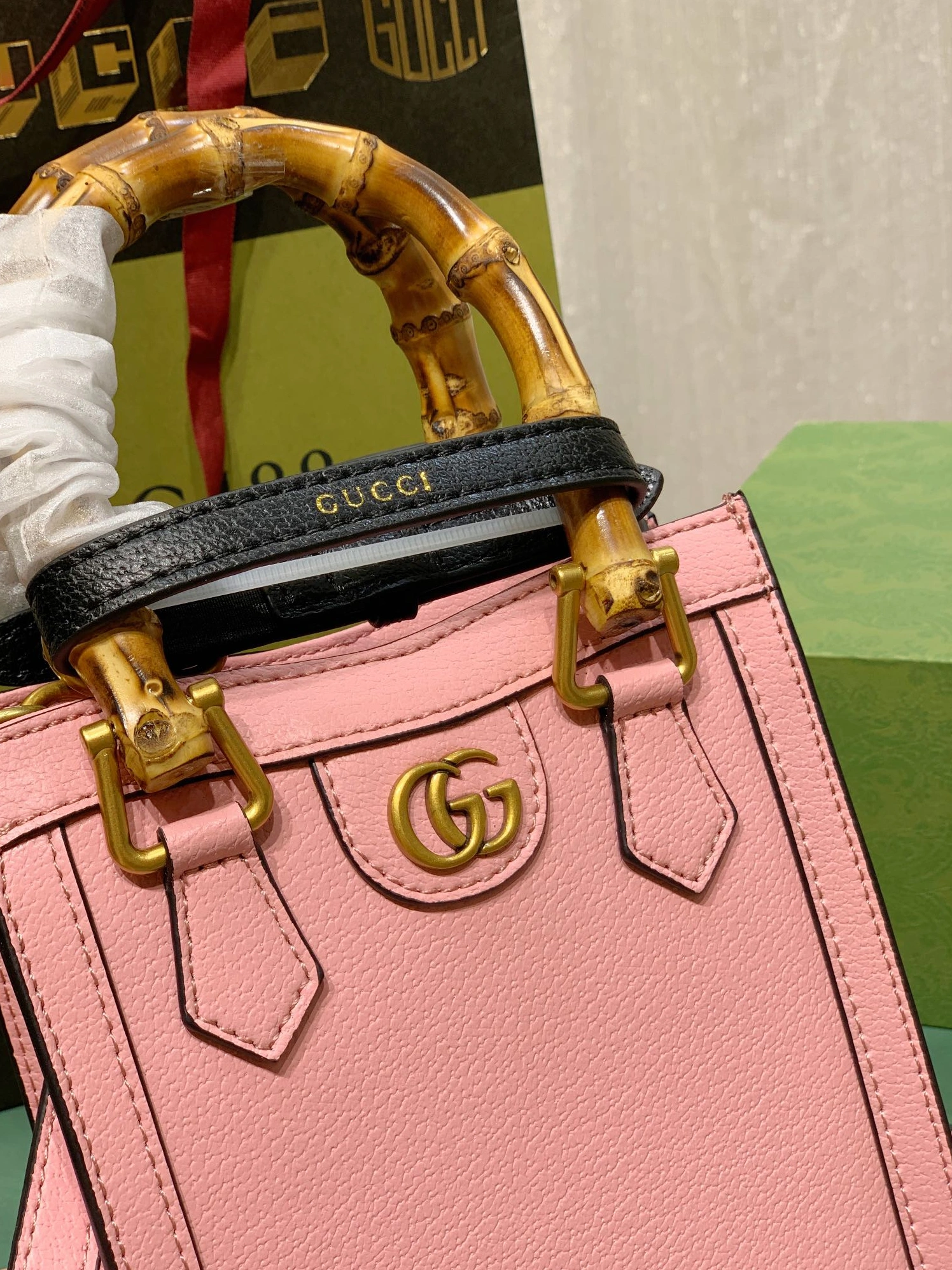 WellDesigned 8441 Gucci AAA Quality Handbags For Women