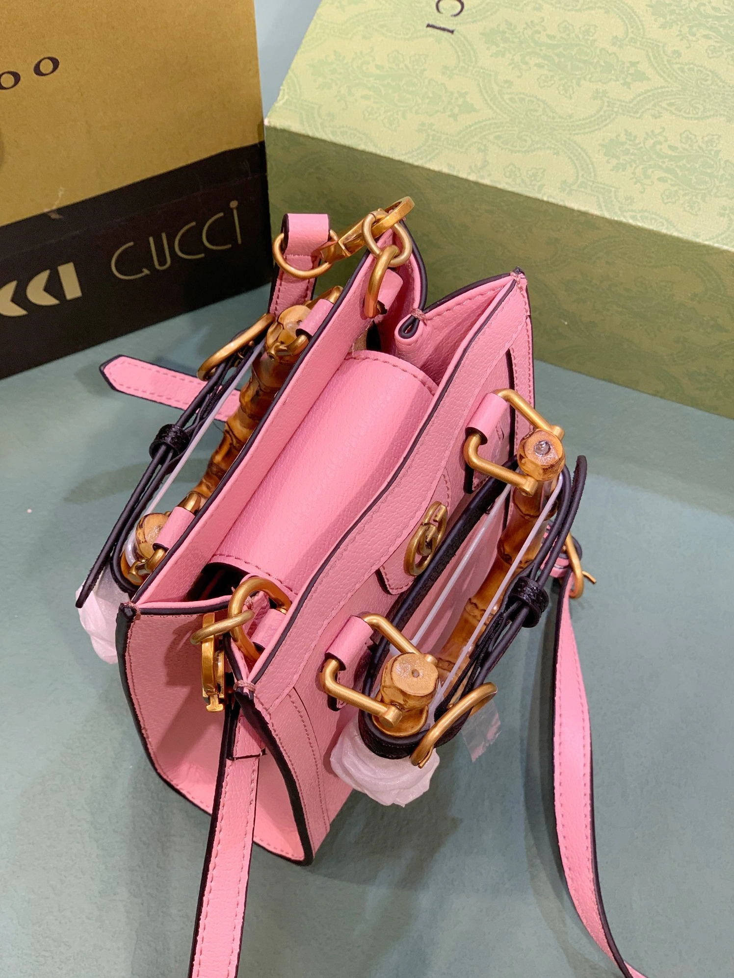 WellDesigned 8441 Gucci AAA Quality Handbags For Women