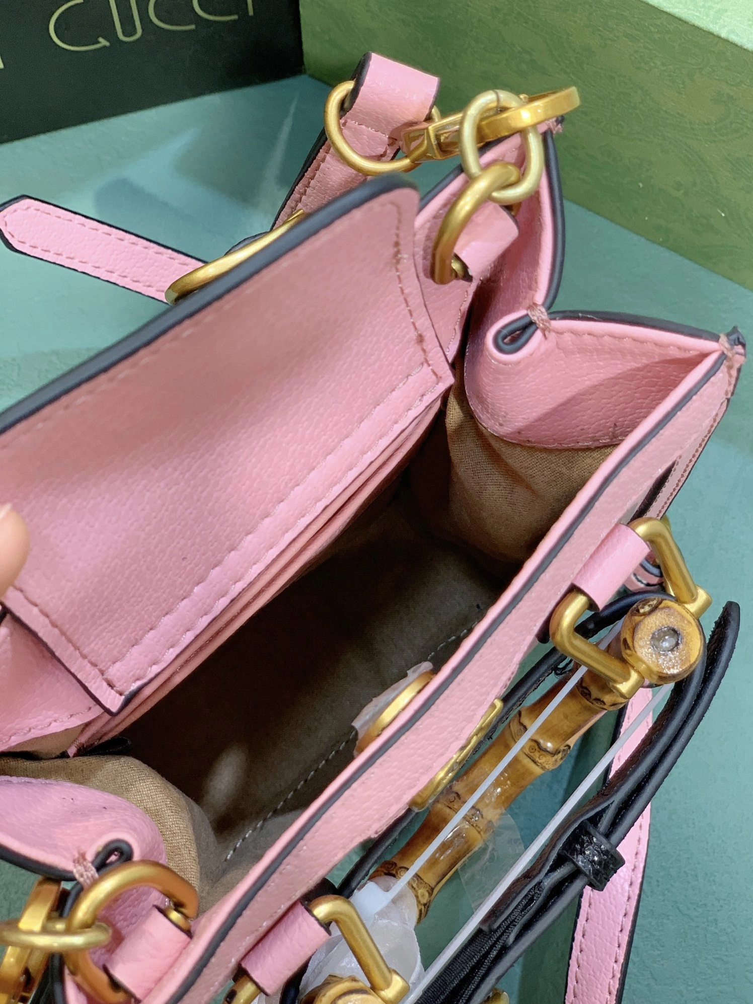 WellDesigned 8441 Gucci AAA Quality Handbags For Women