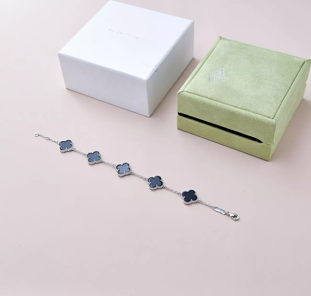 WellDesigned 8543 Van Cleef & Arpels Bracelets For Women