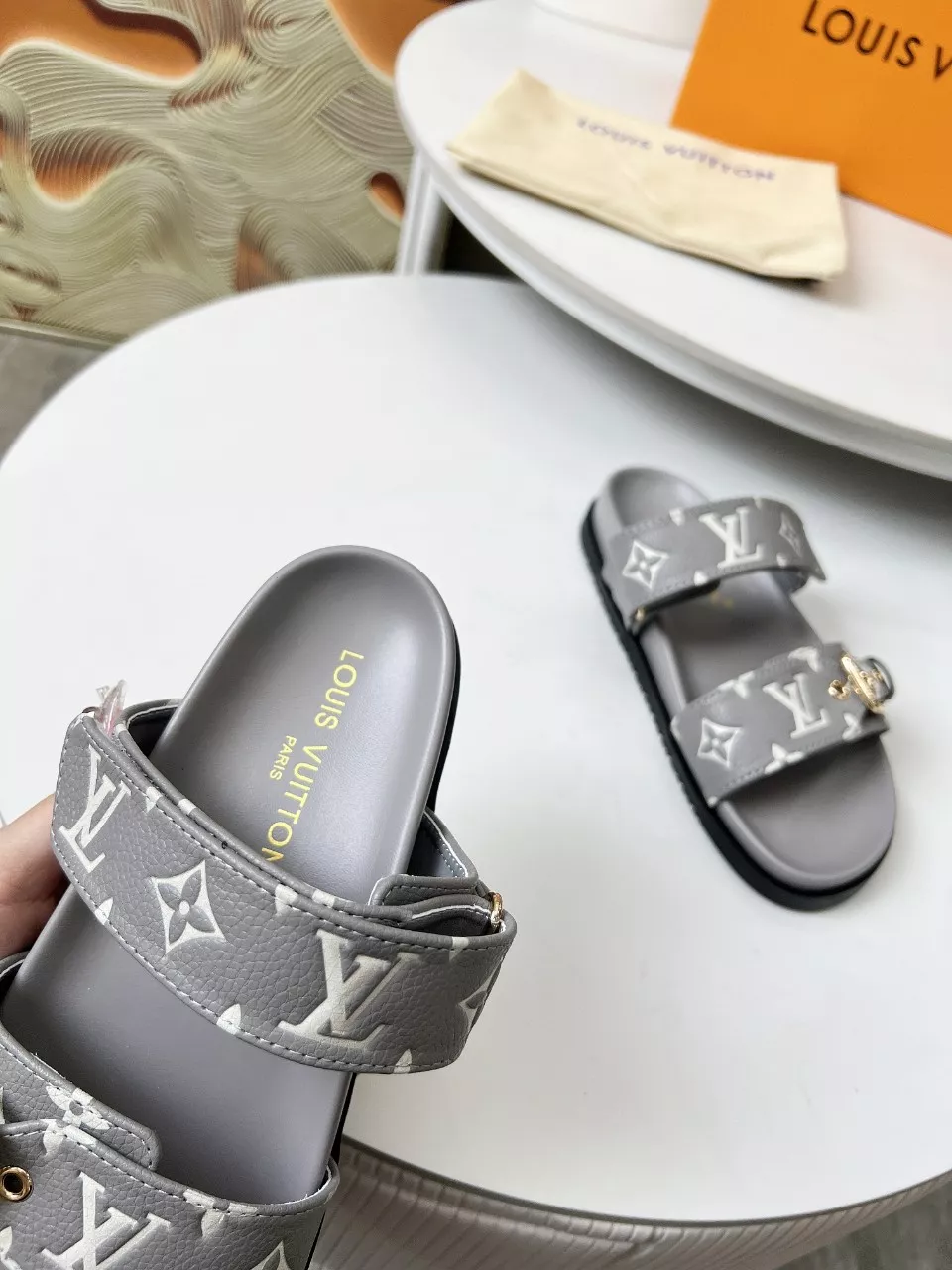 WellDesigned 8630 Louis Vuitton Slippers For Women