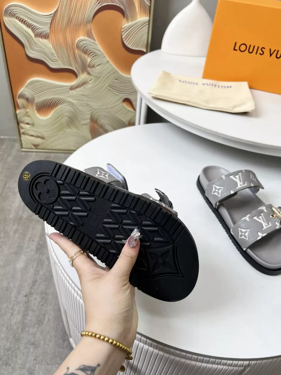 WellDesigned 8630 Louis Vuitton Slippers For Women