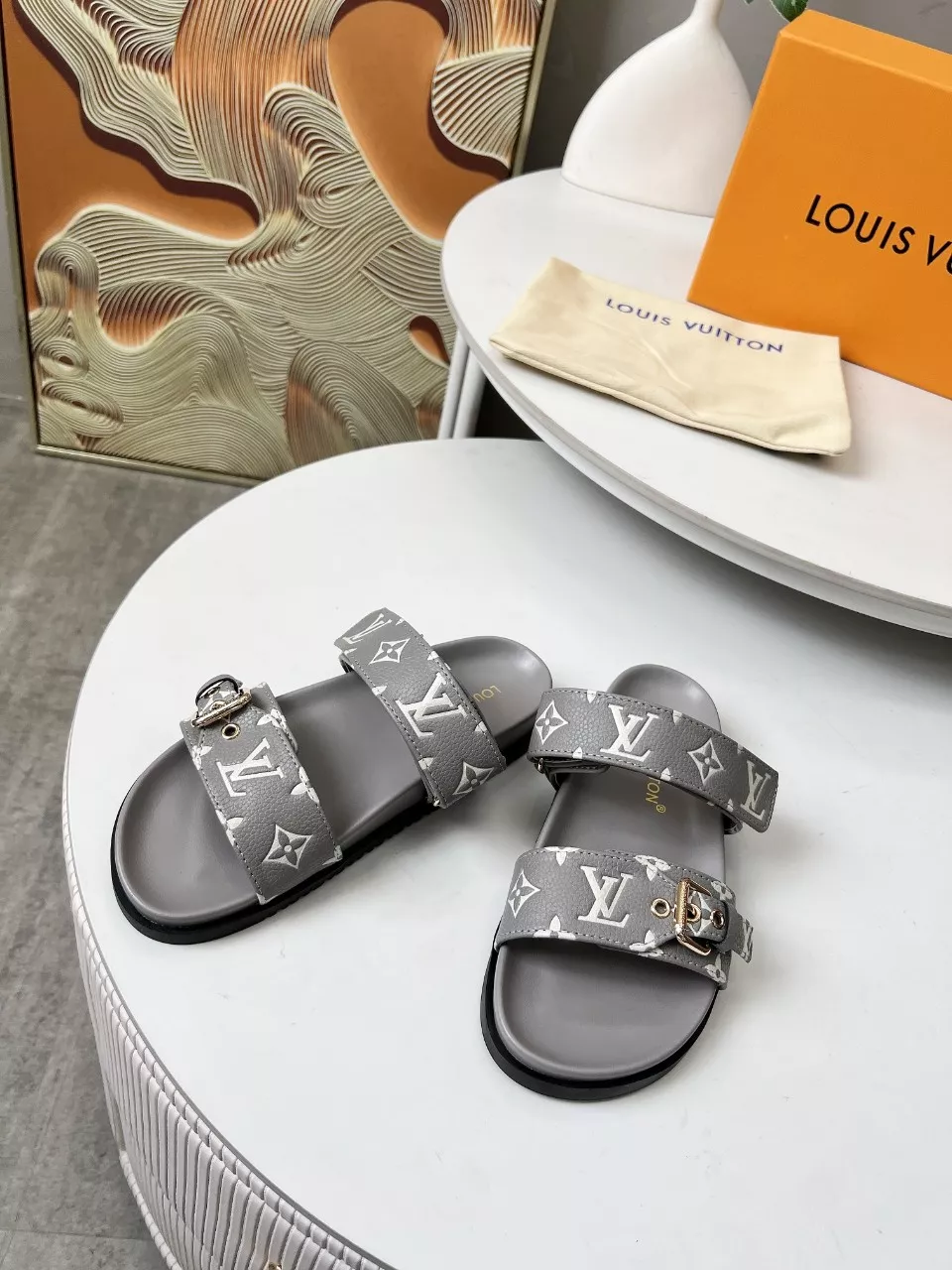 WellDesigned 8630 Louis Vuitton Slippers For Women