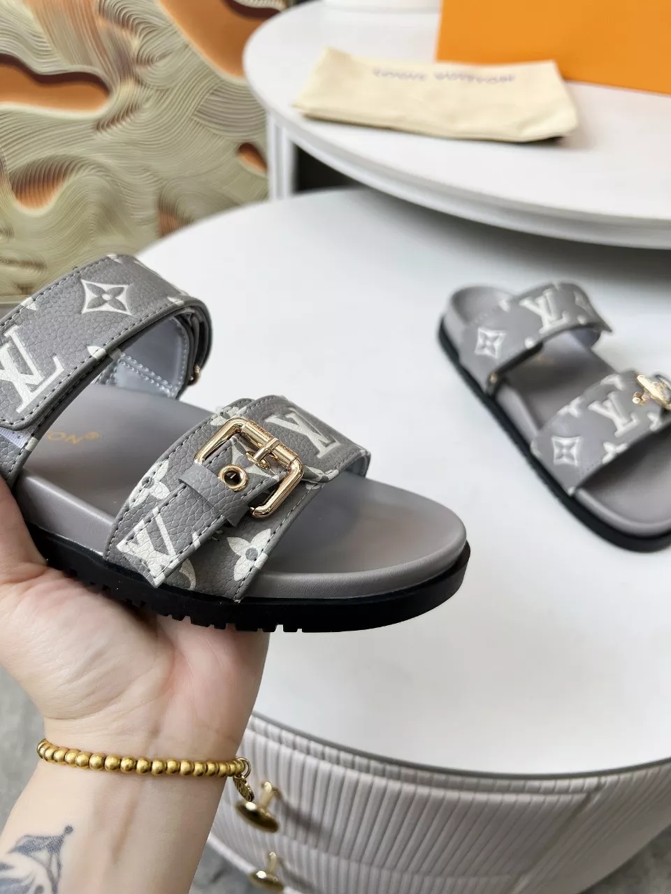 WellDesigned 8630 Louis Vuitton Slippers For Women