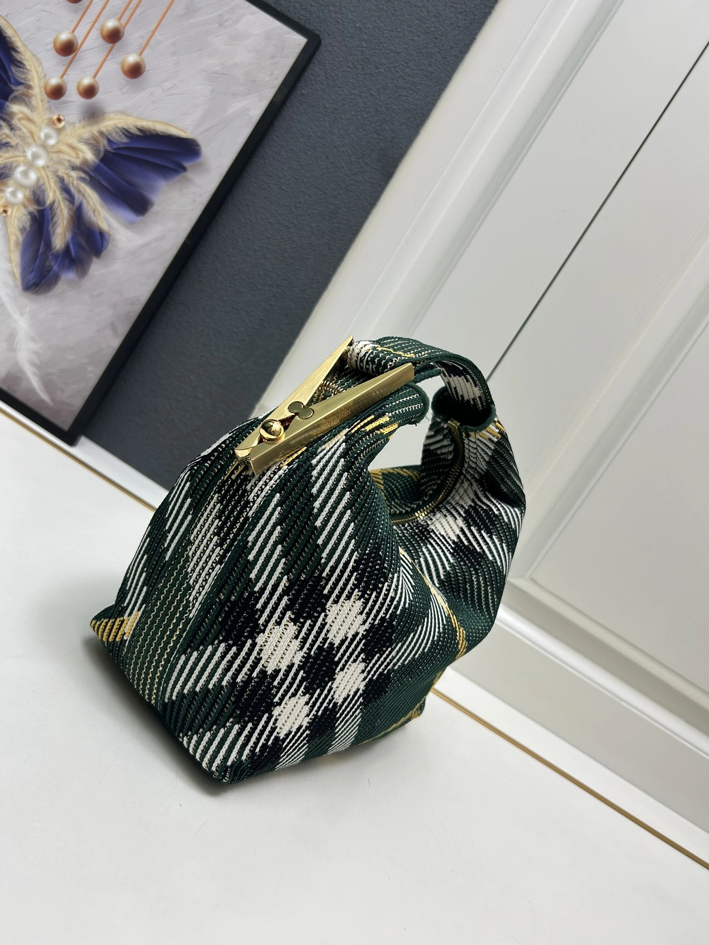 WellDesigned 8646 Burberry AAA Quality Handbags For Women