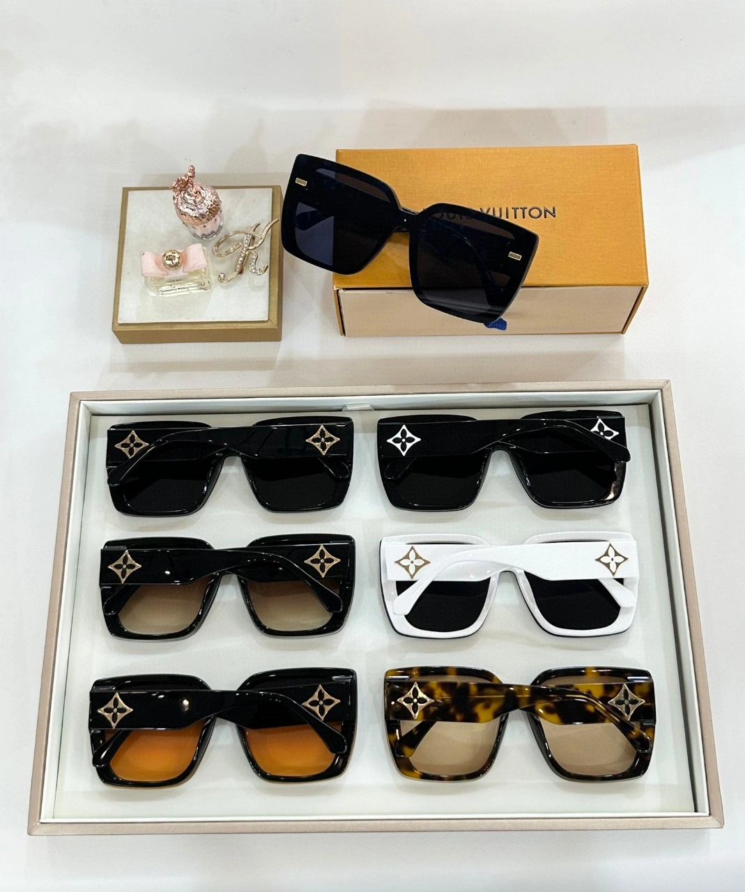WellDesigned 8724 Louis Vuitton AAA Quality Sunglasses