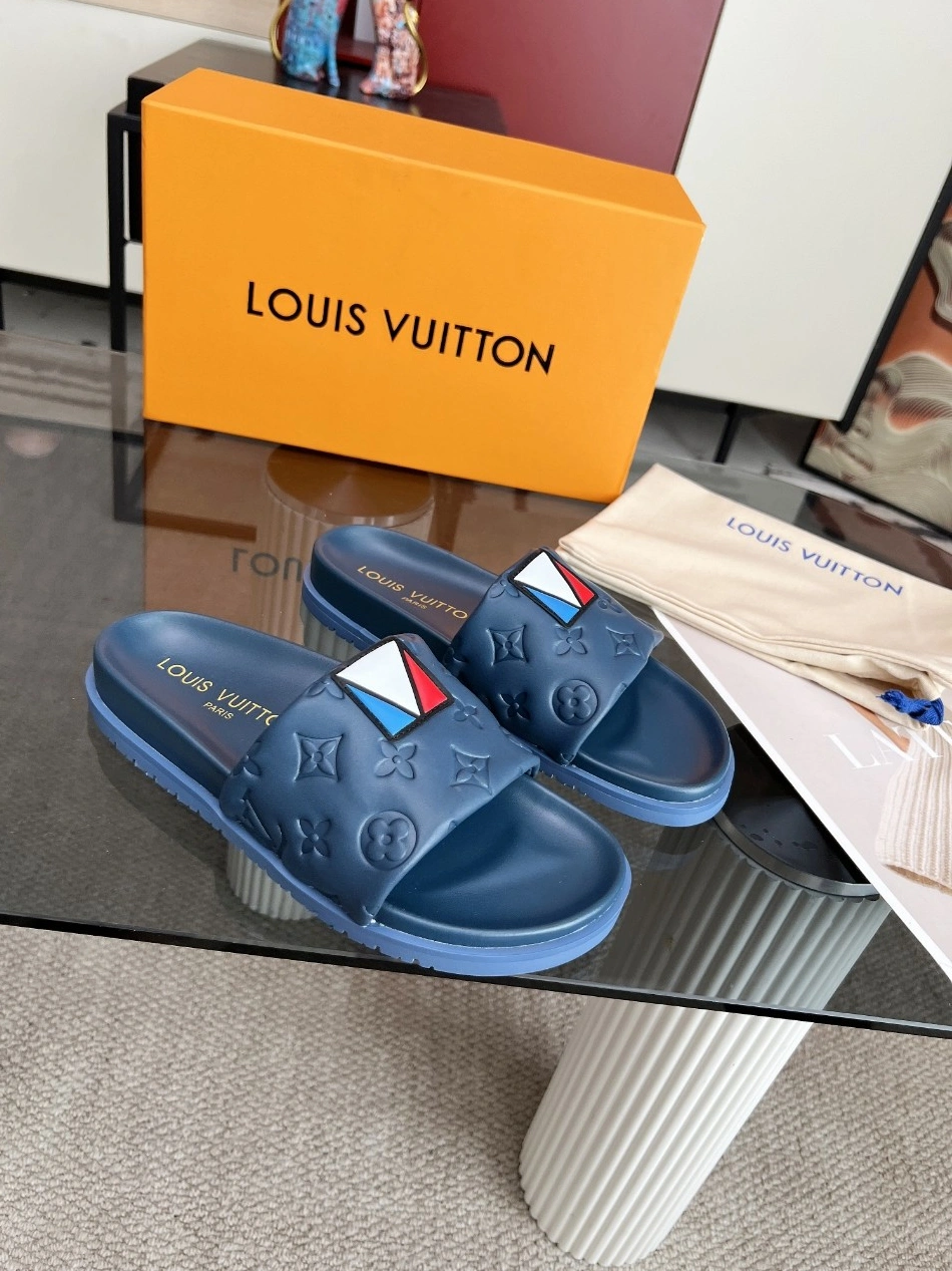 WellDesigned 8759 Louis Vuitton Slippers For Women