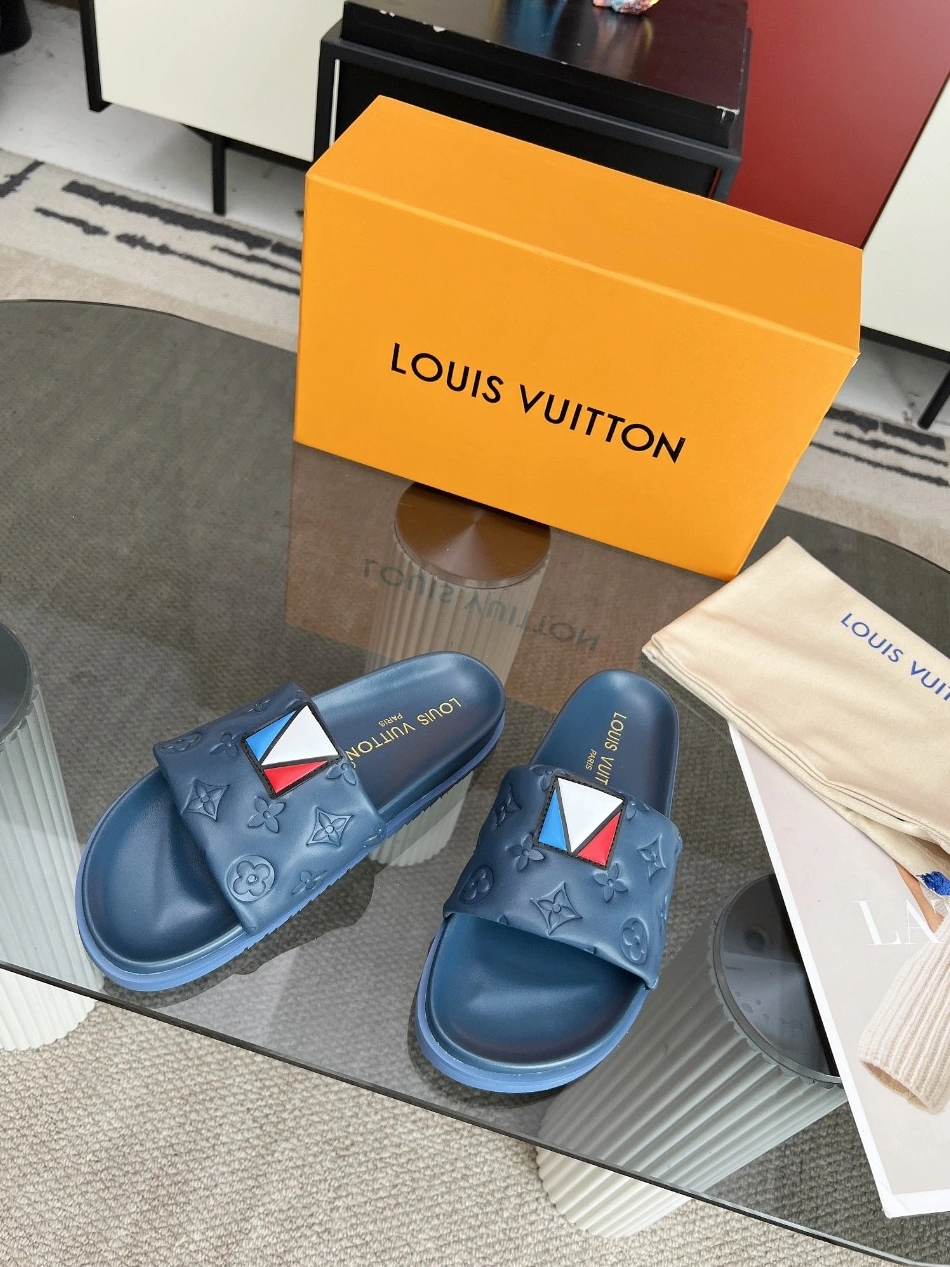 WellDesigned 8759 Louis Vuitton Slippers For Women