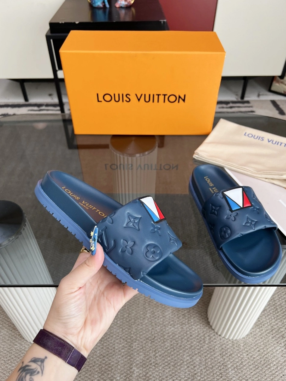 WellDesigned 8759 Louis Vuitton Slippers For Women