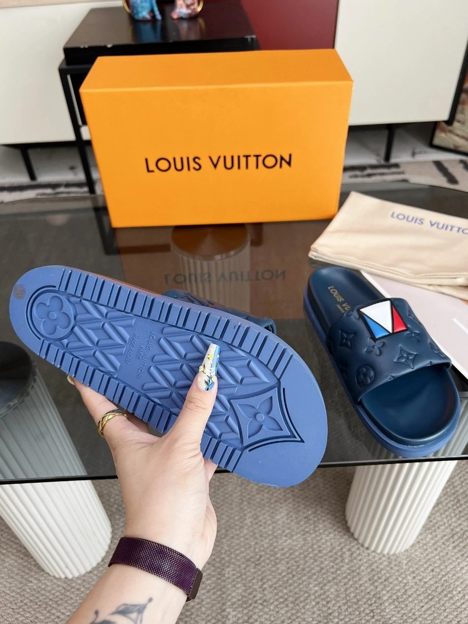 WellDesigned 8759 Louis Vuitton Slippers For Women