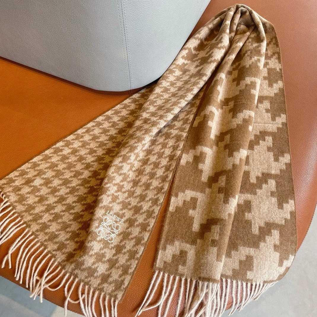 WellDesigned 8764 LOEWE Scarf