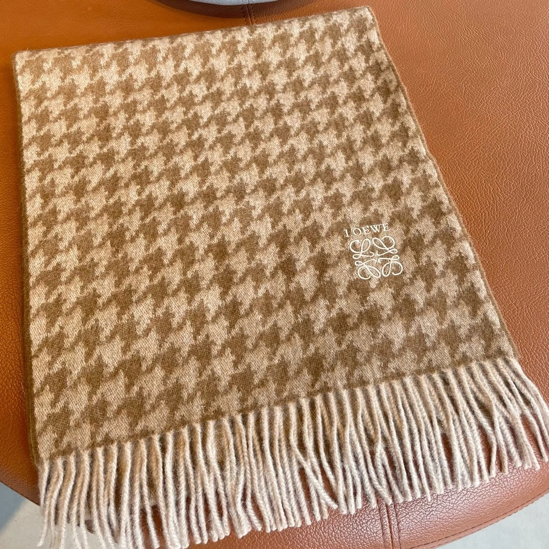 WellDesigned 8764 LOEWE Scarf
