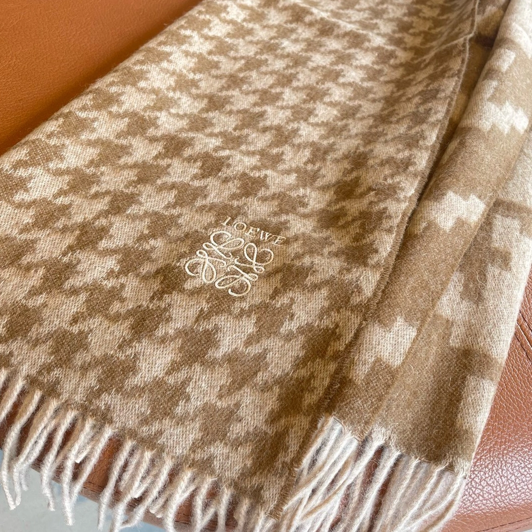 WellDesigned 8764 LOEWE Scarf