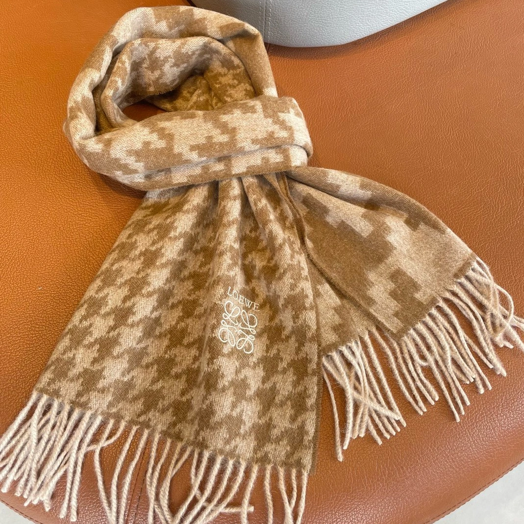 WellDesigned 8764 LOEWE Scarf