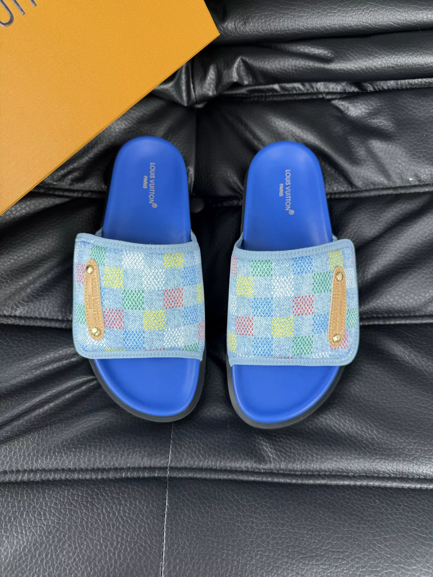 WellDesigned 8809 Louis Vuitton Slippers For Men