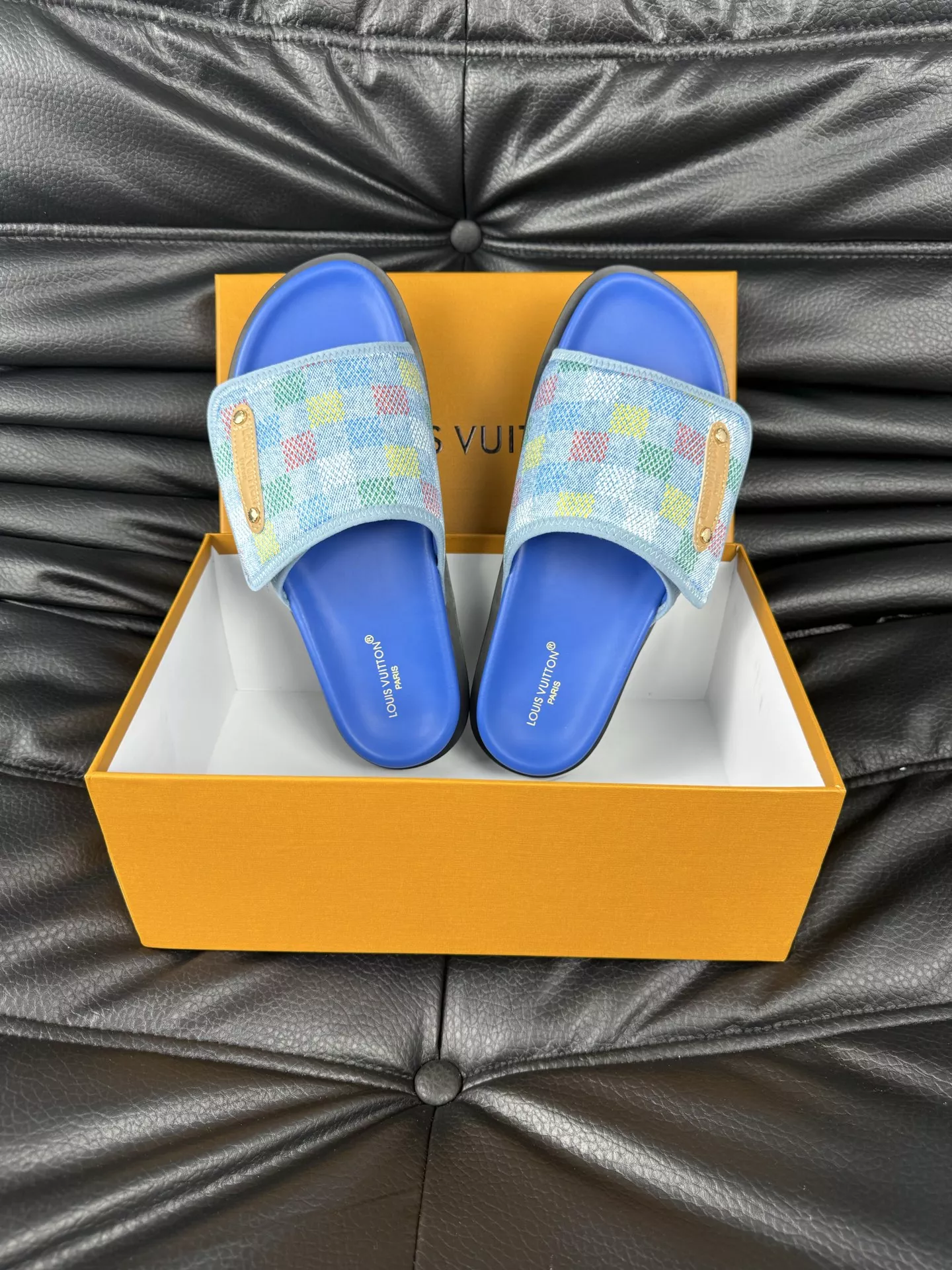 WellDesigned 8809 Louis Vuitton Slippers For Men