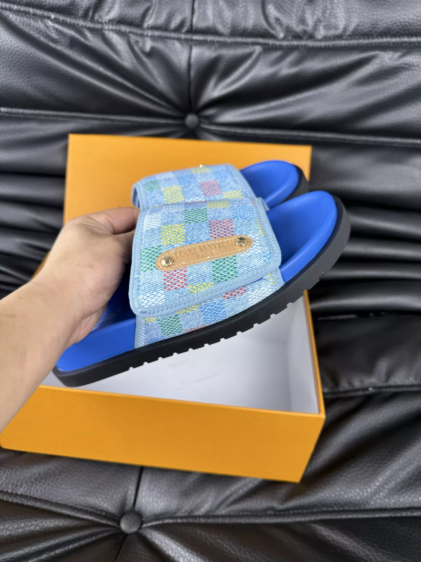 WellDesigned 8809 Louis Vuitton Slippers For Men