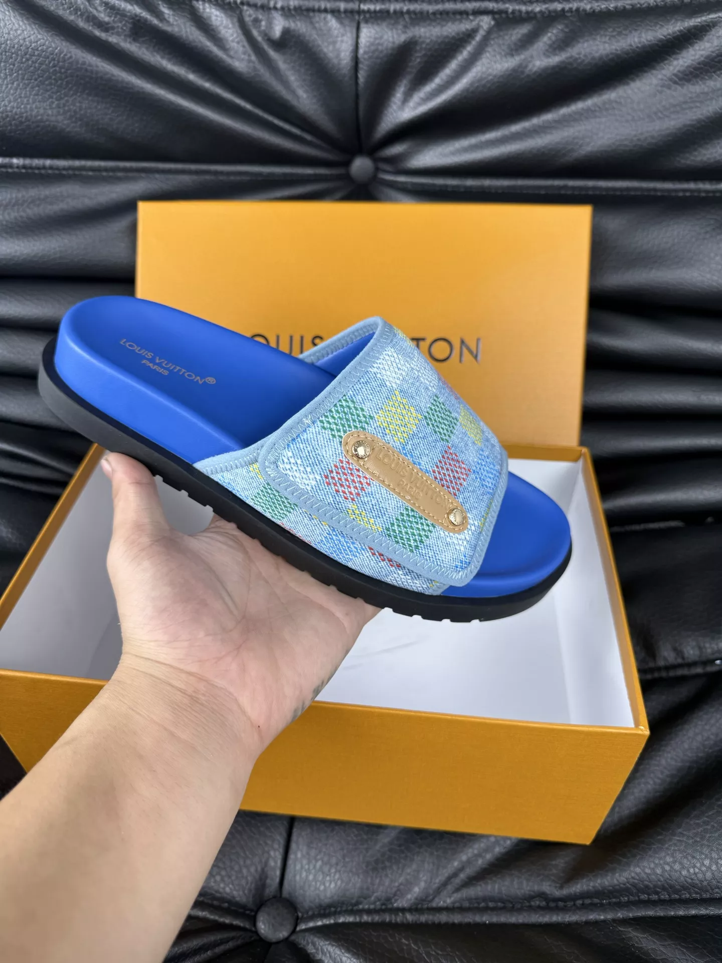 WellDesigned 8809 Louis Vuitton Slippers For Men