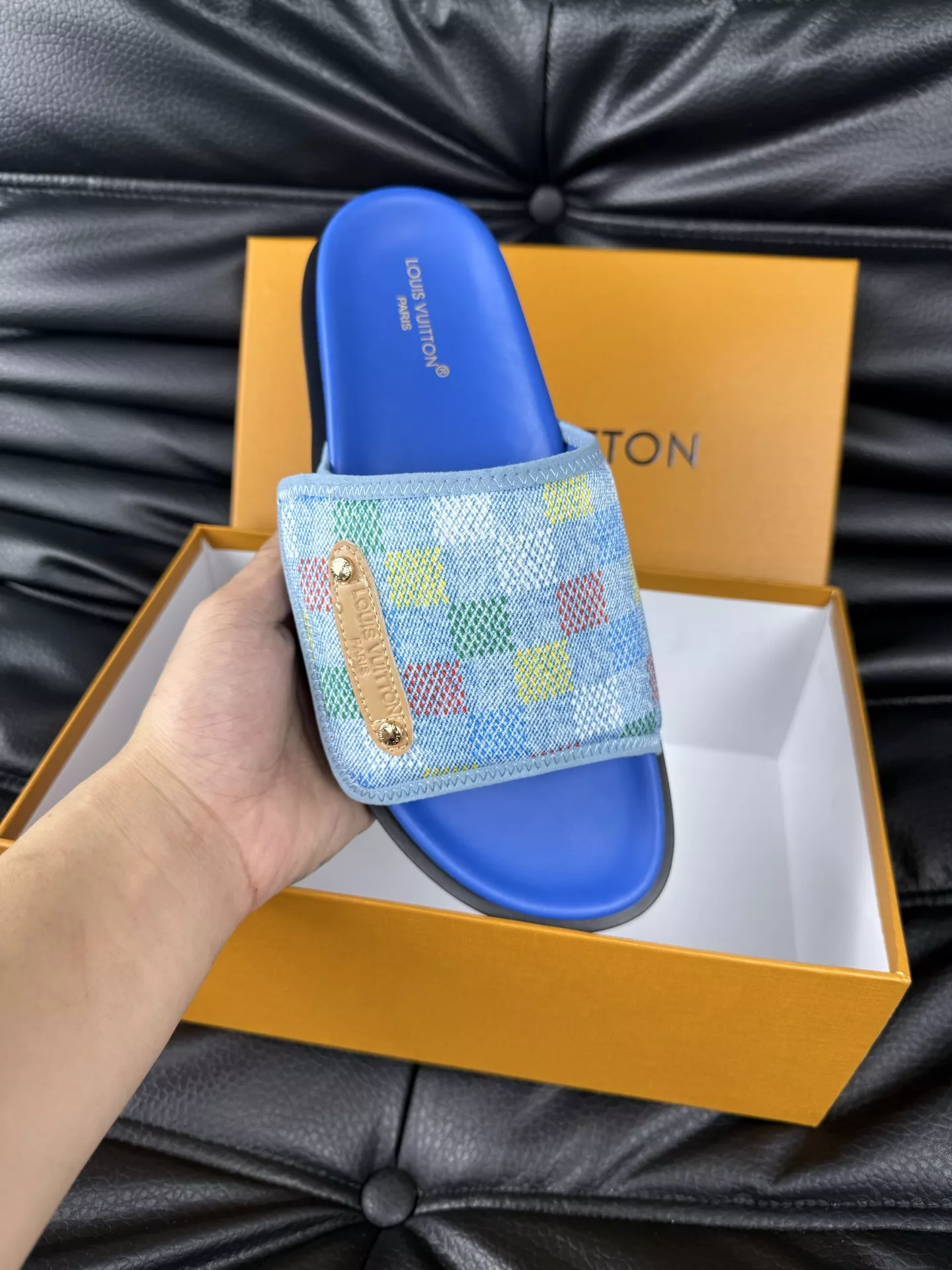 WellDesigned 8809 Louis Vuitton Slippers For Men